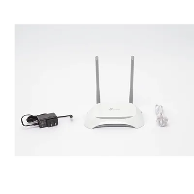 Router Inalámbrico / 300 Mbps / 2.4 GHz / 4 Puertos LAN 10/100 Mbps / 2 Antenas 5 dBi / WISP