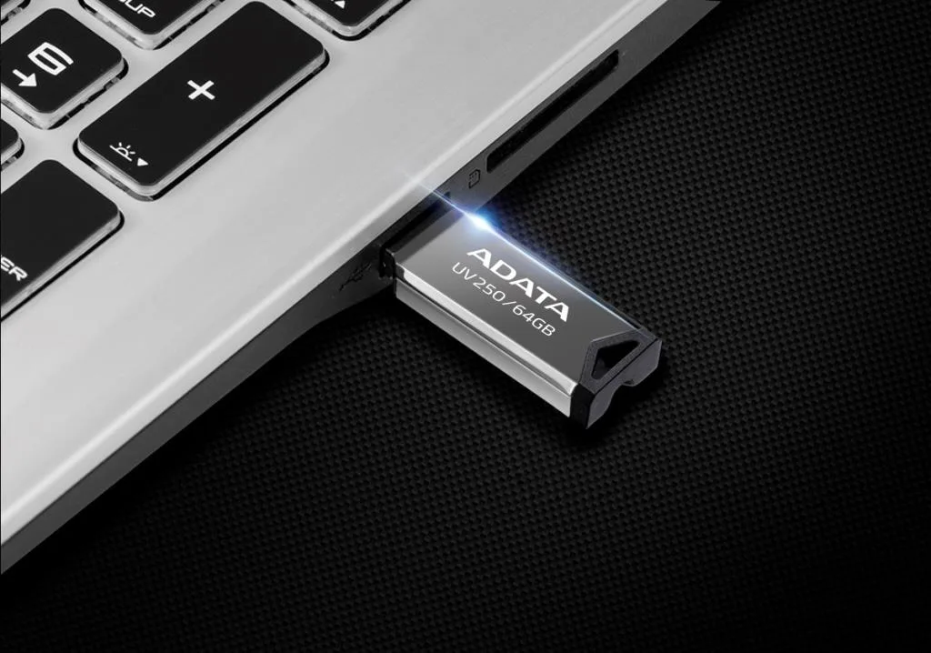 ADATA USB 32GB AUV250-32G-RBK 2.0 METALICA