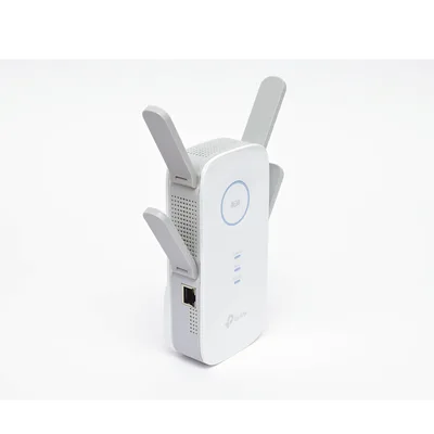Extensor WiFi AC / 2600 Mbps / Doble banda 2.4 GHz y 5 GHz / Puerto Gigabit / 4 antenas externas